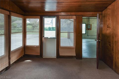 9415 Elsmere Dr, Parma, OH 44130 photo 10