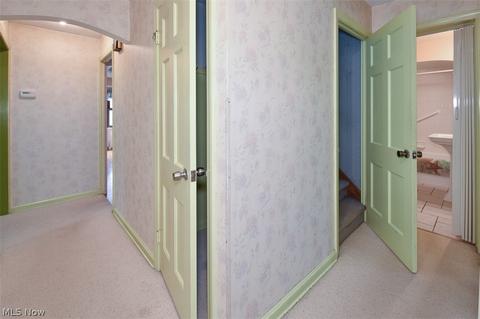 9415 Elsmere Dr, Parma, OH 44130 photo 16