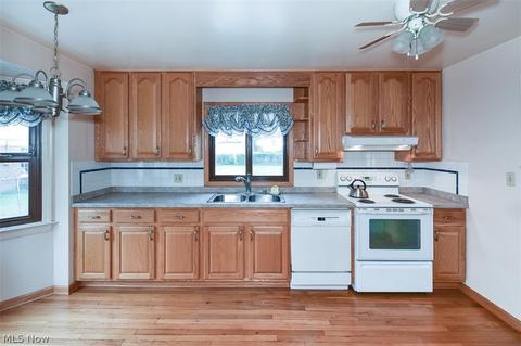 9415 Elsmere Dr, Parma, OH 44130 photo 15