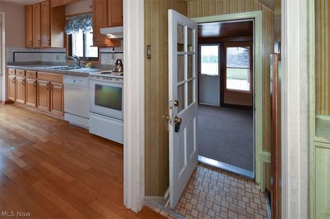 9415 Elsmere Dr, Parma, OH 44130 photo 9