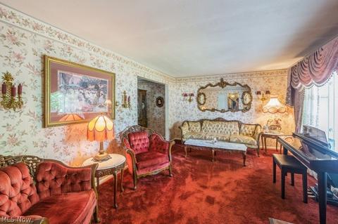 6015 Regency Dr, Parma, OH 44129 photo 5