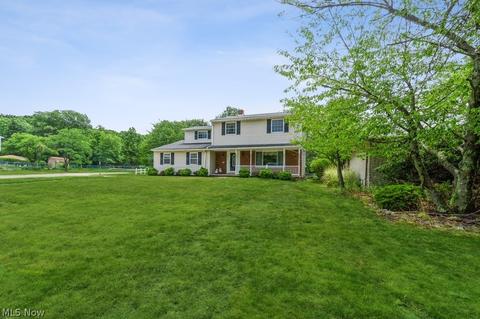 6015 Regency Dr, Parma, OH 44129 photo 2