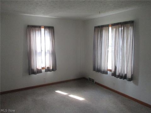 46 Helena Dr, Struthers, OH 44471 photo 3