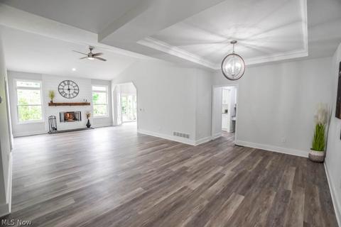 208 Patrick John Dr, Wadsworth, OH 44281 photo 2