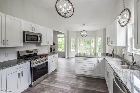 208 Patrick John Dr, Wadsworth, OH 44281 photo 7