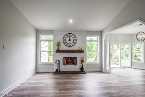 208 Patrick John Dr, Wadsworth, OH 44281 photo 4