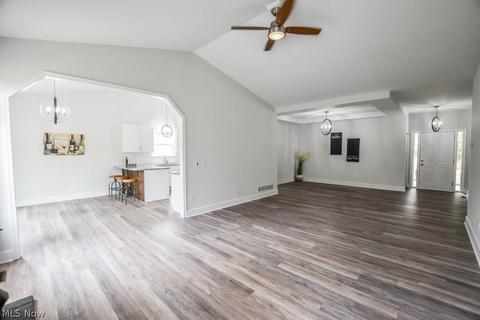 208 Patrick John Dr, Wadsworth, OH 44281 photo 6