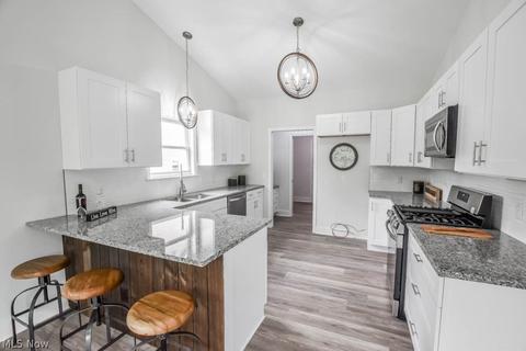 208 Patrick John Dr, Wadsworth, OH 44281 photo 8