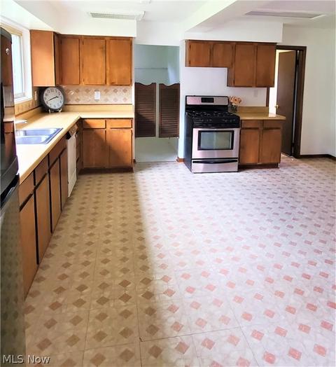 11322 Lagrange Rd, Elyria, OH 44035 photo 4