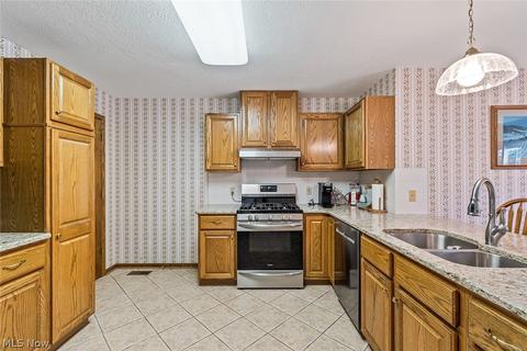 7009 Buckhorn Dr NW, Canton, OH 44708 photo 14