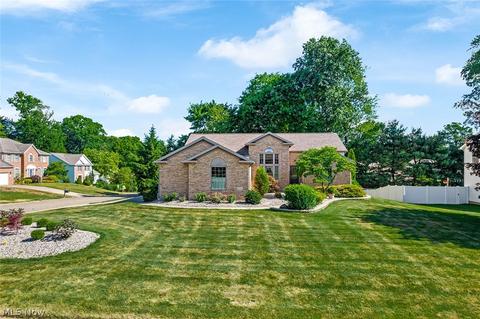 7009 Buckhorn Dr NW, Canton, OH 44708 photo 2