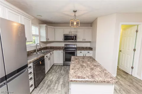 4031 Timber Walk, Lorain, OH 44053 photo 4