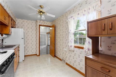 327 Beebe Ave, Elyria, OH 44035 photo 5