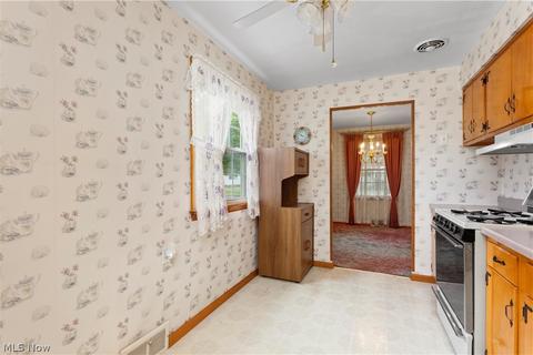 327 Beebe Ave, Elyria, OH 44035 photo 7