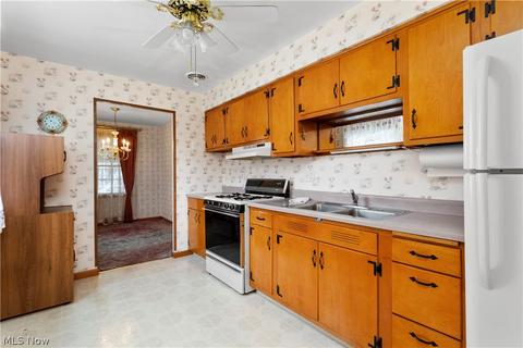 327 Beebe Ave, Elyria, OH 44035 photo 6