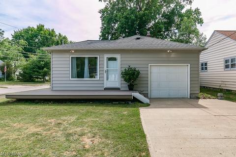 2426 Rockefeller Rd, Wickliffe, OH 44092 photo 1