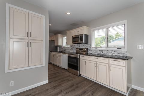 2426 Rockefeller Rd, Wickliffe, OH 44092 photo 5