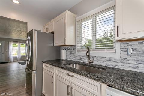 2426 Rockefeller Rd, Wickliffe, OH 44092 photo 6