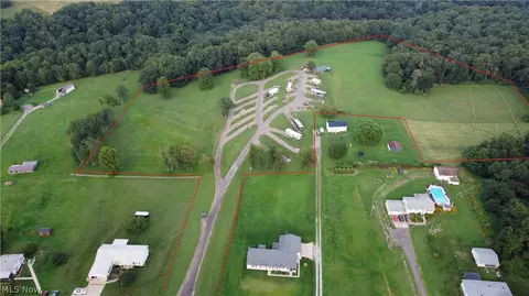 1168 Rolling Acres Rd, New Cumberland, WV 26047