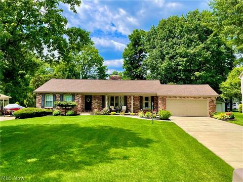 8448 Crystal Dr, Boardman, OH 44512 photo 1