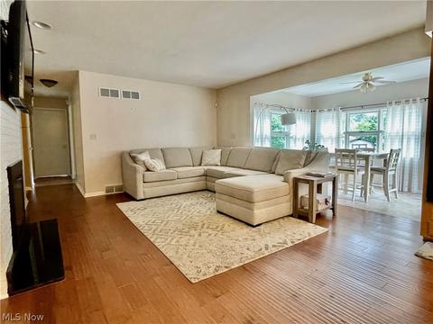 8448 Crystal Dr, Boardman, OH 44512 photo 4
