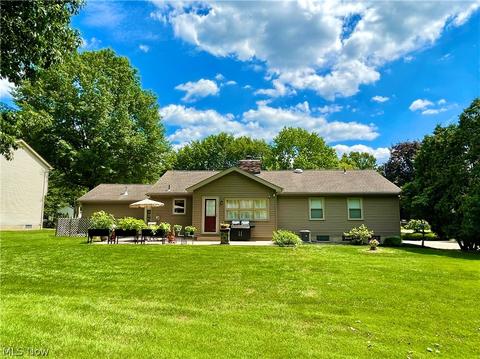 8448 Crystal Dr, Boardman, OH 44512 photo 2