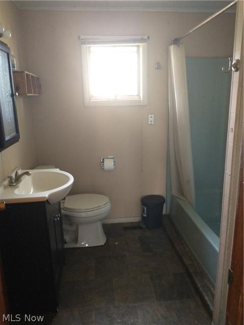 116 E Wheeling St, Cadiz, OH 43907 photo 3