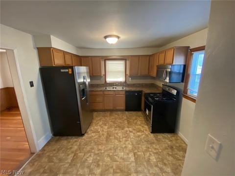 804 E 249th St, Euclid, OH 44123 photo 4