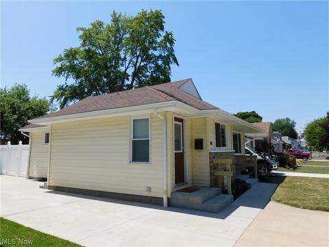 2042 E 45th St, Ashtabula, OH 44004 photo 3
