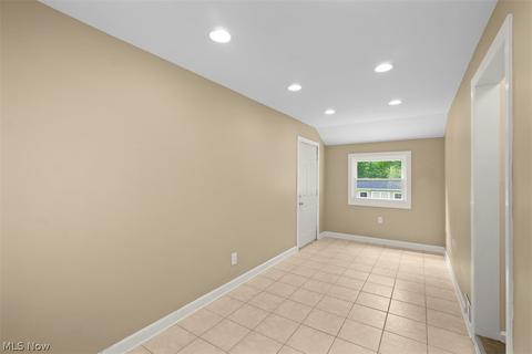 34130 Maple Dr, Solon, OH 44139 photo 16