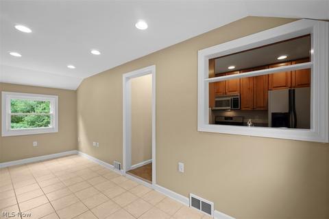 34130 Maple Dr, Solon, OH 44139 photo 14