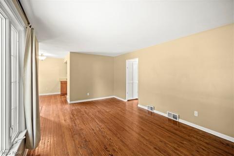 34130 Maple Dr, Solon, OH 44139 photo 7