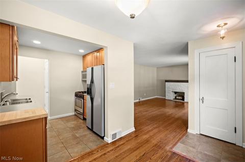 34130 Maple Dr, Solon, OH 44139 photo 9