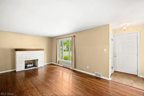 34130 Maple Dr, Solon, OH 44139 photo 4