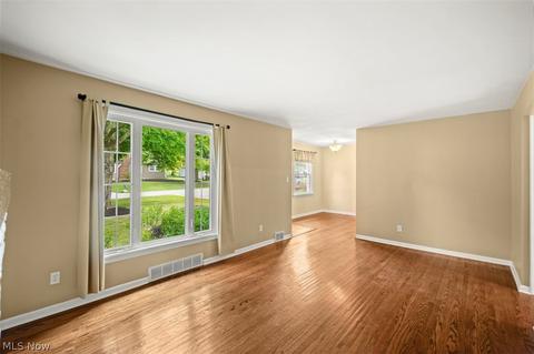 34130 Maple Dr, Solon, OH 44139 photo 8
