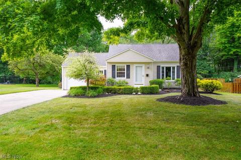 34130 Maple Dr, Solon, OH 44139 photo 1