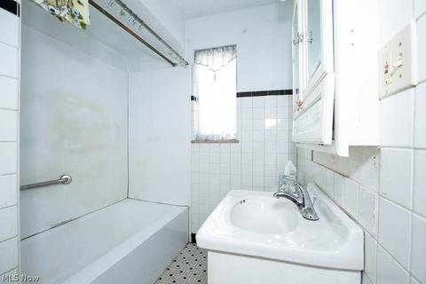 17200 Libby Blvd, Maple Heights, OH 44137 photo 15