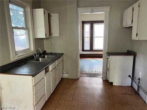 822 Broad St, Elyria, OH 44035 photo 5