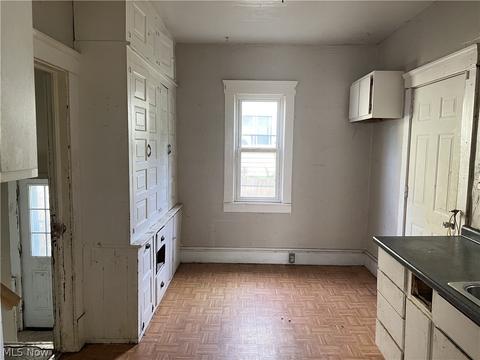 822 Broad St, Elyria, OH 44035 photo 6