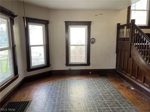 822 Broad St, Elyria, OH 44035 photo 2