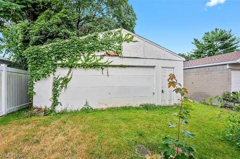 1104 Dayton St, Akron, OH 44310 photo 3
