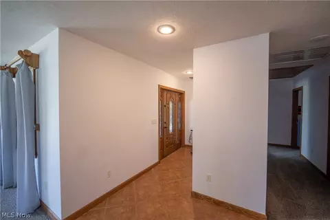 402 W Main St, Lagrange, OH 44050 photo 3