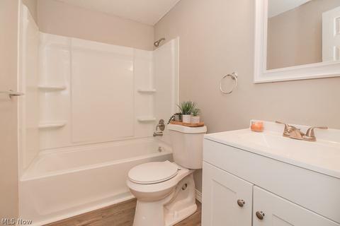 717 Delaware Ave, Elyria, OH 44035 photo 9