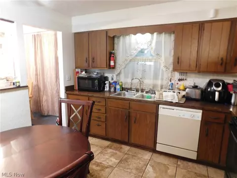 1721 Douglas Ave, Elyria, OH 44035 photo 7