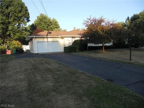 6247 Meadowbrook Dr, Mentor, OH 44060 photo 1