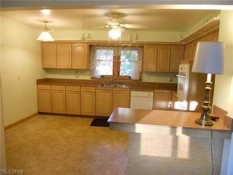 6247 Meadowbrook Dr, Mentor, OH 44060 photo 2