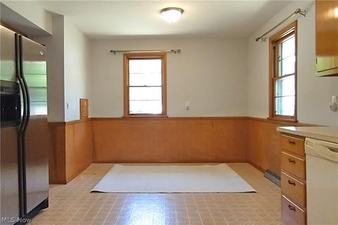 302 Vassar Ave, Elyria, OH 44035 photo 4