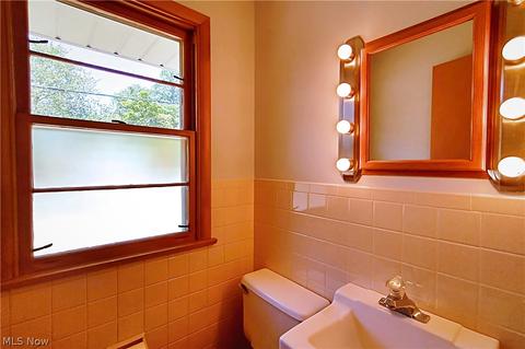 302 Vassar Ave, Elyria, OH 44035 photo 8
