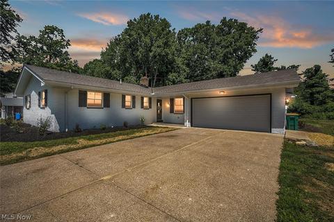 8317 Steeplechase Dr, Mentor, OH 44060 photo 2