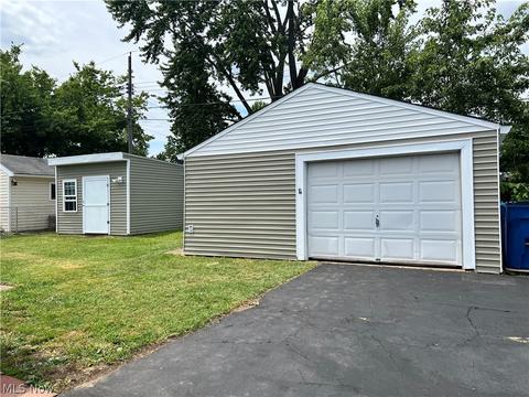 4220 Willow Ave, Lorain, OH 44055 photo 2